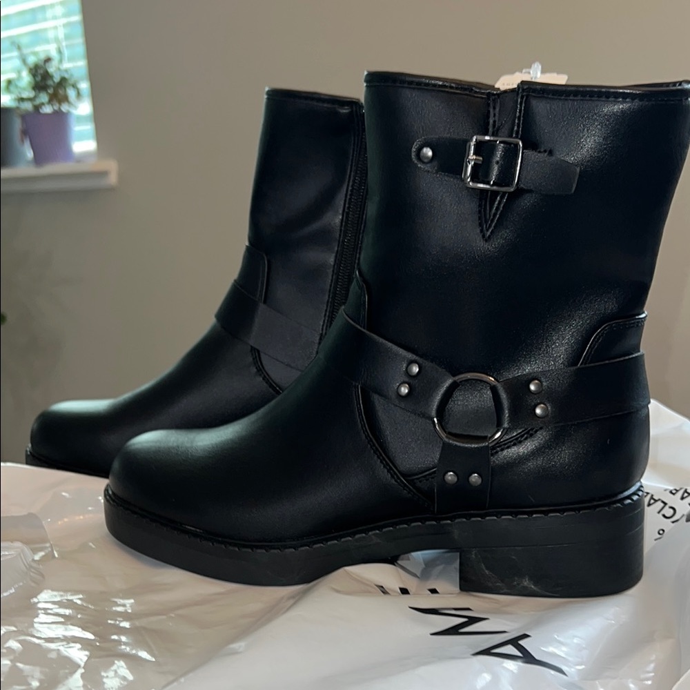 American Eagle Black Boots Size 11 NWT